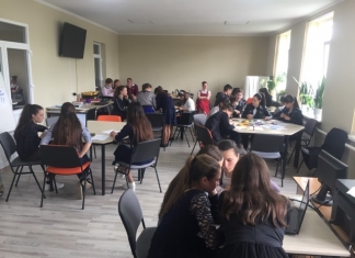 Cu pași grăbiți spre viitor merg liceenii de la Ștefănești