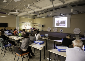 LEGO WeDo 2.0 dezvoltă creativitatea și gândirea critică a elevilor. Mai mulți profesori din țară au fost instruiți să utilizeze seturile de robotică în predare
