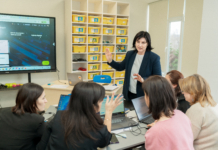 Acceleratorul Digital continuă: școlile trec de la analiză la implementarea inovațiilor educaționale