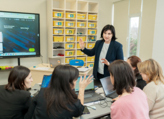 Acceleratorul Digital continuă: școlile trec de la analiză la implementarea inovațiilor educaționale